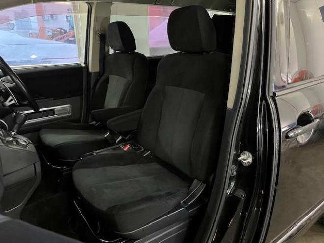 デリカＤ：５　Ｇパワーパッケージ　本州仕入　寒冷地仕様　禁煙車　両側パワースライドドア　社外１６インチブラポリＡＷ＋新品ＴＯＹＯホワイトレター　新品ＪＡＯＳブラックマッドガード　ストラーダナビ　地デジ　ＤＶＤ再生　Ｂｌｕｅｔｏｏｔｈ 4WD 2400 5Dr