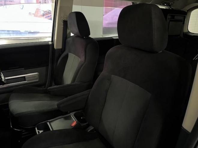 デリカＤ：５　Ｇパワーパッケージ　本州仕入　寒冷地仕様　禁煙車　両側パワースライドドア　社外１６インチブラポリＡＷ＋新品ＴＯＹＯホワイトレター　新品ＪＡＯＳブラックマッドガード　ストラーダナビ　地デジ　ＤＶＤ再生　Ｂｌｕｅｔｏｏｔｈ 4WD 2400 5Dr