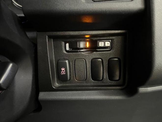 デリカＤ：５　Ｇパワーパッケージ　本州仕入　寒冷地仕様　禁煙車　両側パワースライドドア　社外１６インチブラポリＡＷ＋新品ＴＯＹＯホワイトレター　新品ＪＡＯＳブラックマッドガード　ストラーダナビ　地デジ　ＤＶＤ再生　Ｂｌｕｅｔｏｏｔｈ 4WD 2400 5Dr