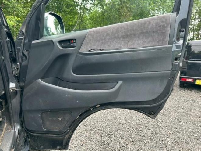 ハイエースバン　４ＷＤ　ＥＴＣ　両側スライドドア　アルミホイール　エアコン　パワーウィンドウ　運転席エアバッグ　助手席エアバッグ　ＣＤ　ＵＳＢ　Ｂｌｕｅｔｏｏｔｈ 4WD 2500(D) 5Dr