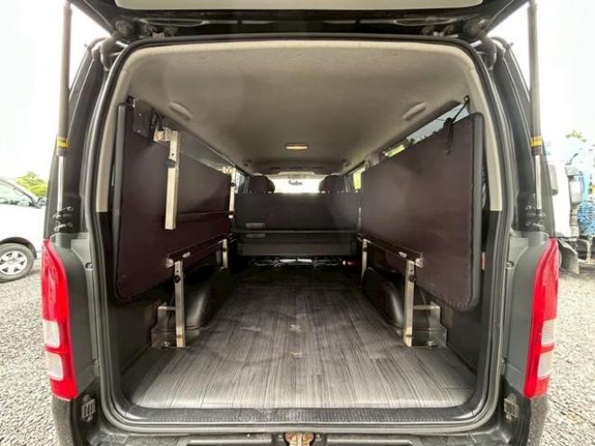 ハイエースバン　スーパーＧＬ　ＥＴＣ　バックカメラ　ナビ　両側スライドドア　ＡＴ　アルミホイール　エアコン　パワーウィンドウ　運転席エアバッグ 4WD 3000(D) 5Dr
