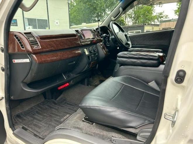 ハイエースバン　４ＷＤ　バックカメラ　ナビ　両側スライドドア　パワーウィンドウ　運転席エアバッグ 4WD 3000(D) 5Dr