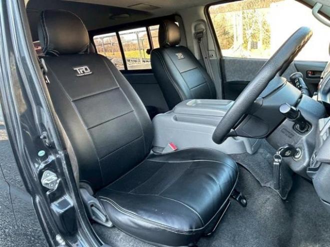 ハイエースバン　４ＷＤ　バックカメラ　ナビ　ＴＶ　衝突被害軽減システム　両側スライドドア　オートライト　電動格納ミラー　ＡＴ　ＣＤ　ＵＳＢ　エアコン　パワーウィンドウ　運転席エアバッグ 4WD 2500(D) 5Dr