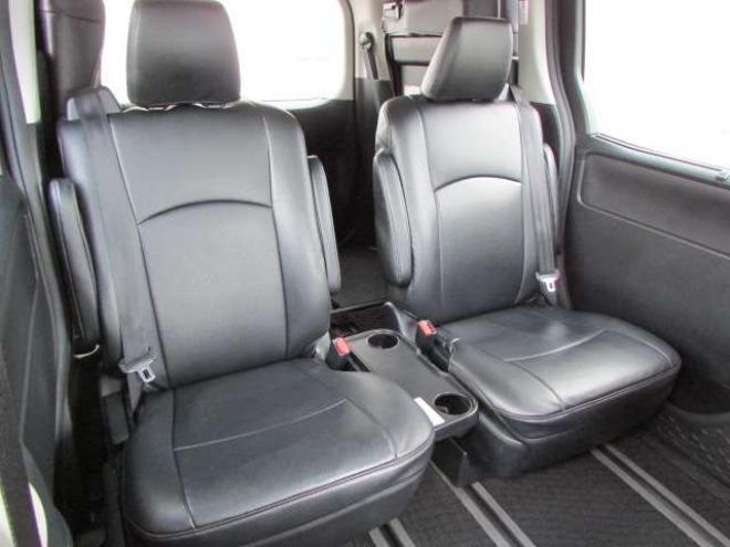 ヴォクシー2.0 X 4WD　トヨタセーフティセンス/LEDヘッドライト/両側パワースライドドア/ETC/社外ナビ/フルセグTV/バックカメラ/スマートキー一体式エンジンスターター 2000