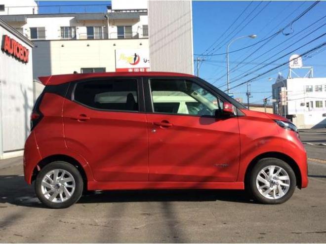 デイズハイウェイスターX 4WD　プッシュスタート　スマートキー　日産純正ナビ　フルセグTV　CD　Bluetooth　全方向カメラ　バックカメラ　本革巻きステアリング　ステアリングスイッチ　クルーズコントロール　シートヒーター　ETC 660