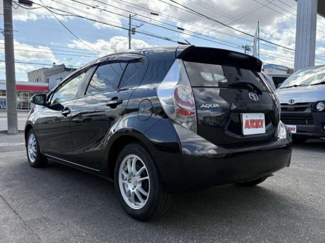 アクア1.5 S　プッシュスタート　スマートキー　純正ナビ7インチ　フルセグTV　Bluetooth　CD/DVD　FM/AM　フルオートエアコン　電動格納ミラー 2WD 1500