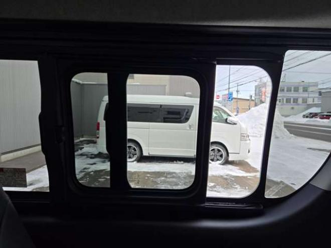 ハイエースバン2.8 スーパーGL ロング ディーゼルターボ 4WD　4WD　リアヒーター　リアクーラー　プッシュスタート　スマートキー　LEDヘッド　ベッドキッド　横滑り防止　衝突被害軽減　車線逸脱　純正ナビ　フルセグTV　Bluetooth　バックカメラ　トヨタ純正リアモニター　ETC 2800