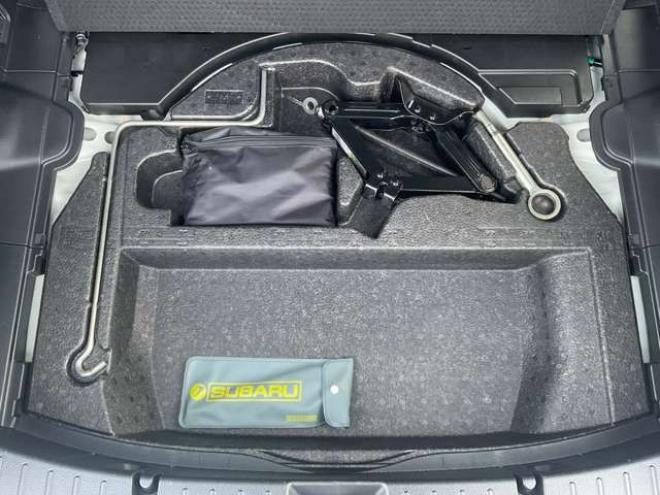 インプレッサスポーツ 2.0 i アイサイト 4WD　後期型　プッシュスタート　スマートキー　KENWOOD製ナビTV　Bluetooth バックカメラ　レーダークルーズコントロール　ETC　HIDヘッドライト　リアスポイラー　エアロ(サイド・リア) 2000