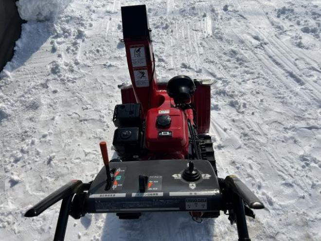 除雪機ホンダHS 660   電動シューター
HST(無断変速)                         
点検整備塗装済み