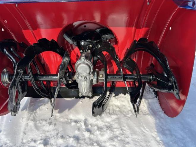 除雪機ホンダHS 660   電動シューター
HST(無断変速)                         
点検整備塗装済み