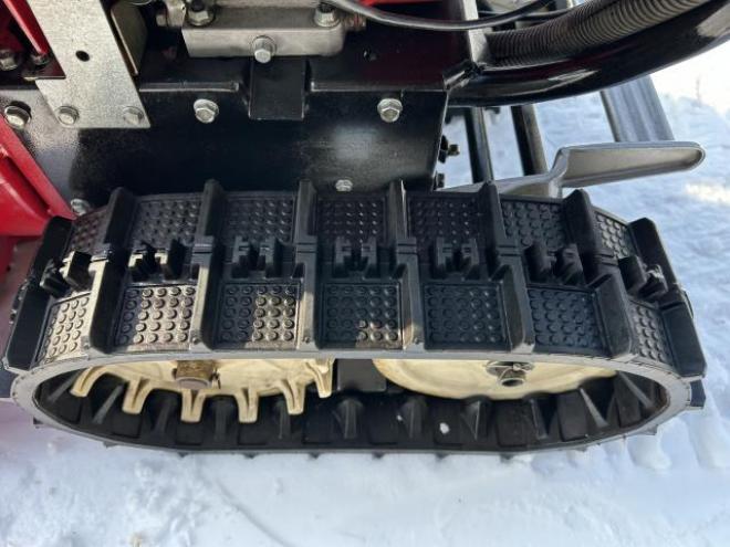 除雪機ホンダHS 660   電動シューター
HST(無断変速)                         
点検整備塗装済み