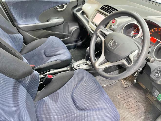 フィット1.3G 4WD 5年保証 ナビ Bカメ ETC 寒冷地仕様 禁煙 車検整備2年付