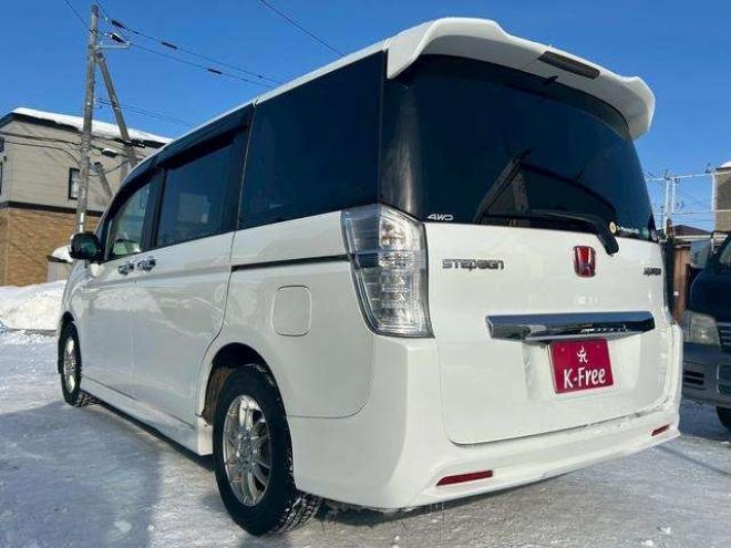 ステップワゴン2.0 スパーダ Z 4WD　ナビ　テレビ　スマートキー　記録簿　メンテナンスノート　取扱説明書　オートエアコン　後席モニター　バックカメラ　両側パワースライドドア　ETC 2000