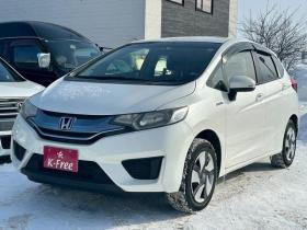 フィット　1.5 ハイブリッド Fパッケージ 4WD　バックカメラ　ナビ　オートエアコン　　　キーレス　メンテナンスノート　取り扱い説明書　ETC　オーディオ 1500