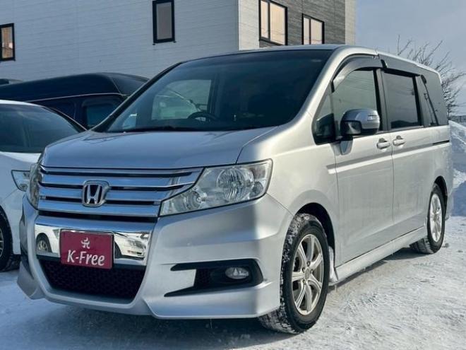 ステップワゴン2.0 スパーダ Z 4WD　スマートキー　衝突安全ボディー　電動格納ミラー　3列シート　サイドカメラ　バックカメラ 2000