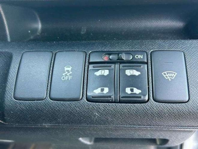 ステップワゴン2.0 スパーダ Z 4WD　スマートキー　衝突安全ボディー　電動格納ミラー　3列シート　サイドカメラ　バックカメラ 2000