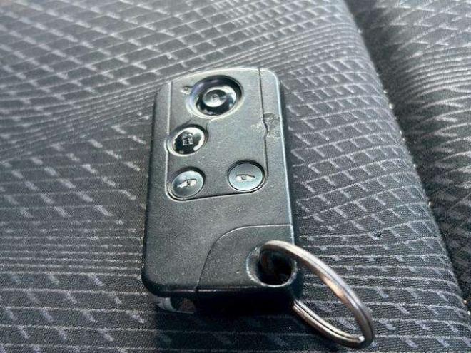 ステップワゴン2.0 スパーダ Z 4WD　スマートキー　衝突安全ボディー　電動格納ミラー　3列シート　サイドカメラ　バックカメラ 2000