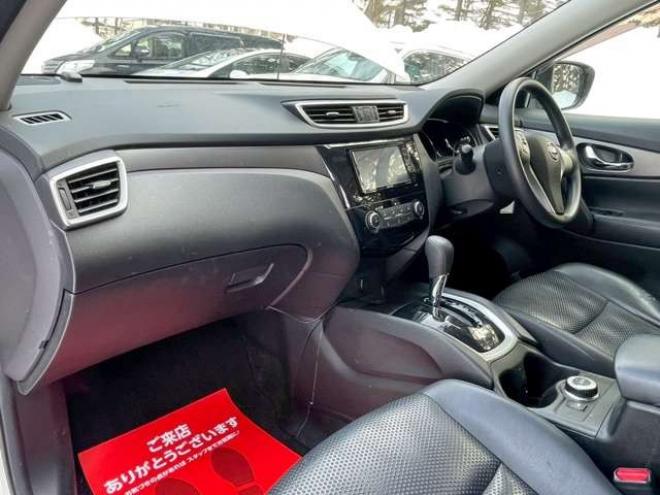 エクストレイル2.0 20S 2列車 4WD　ETC　パワステ　パワーウィンドウ　ABS　アイドリングストップ　エアコン　ナビ　キーレスエントリー　寒冷地仕様 2000