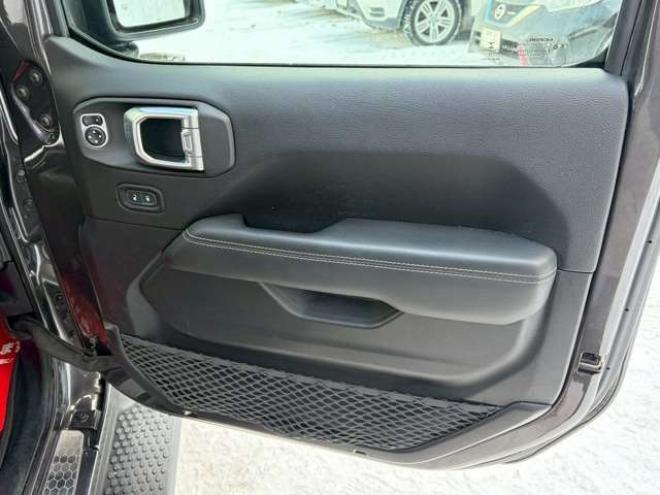 ラングラーアンリミテッド サハラ 3.6L 4WD　エアコン　クルーズコントロール　パワステ　パワーウィンドウ　フロントカメラ　サイドカメラ　バックカメラ　キーレスエントリー　アルミホイール　ABS　横滑り防止装置　盗難防止装置　フルセグTV 正規輸入車 3600