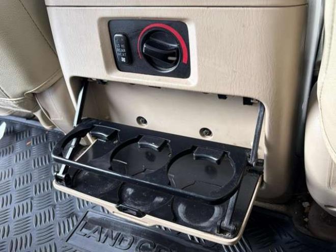 ランドクルーザー100 4.2 VXリミテッド Gセレクション ディーゼルターボ 4WD　ETC　パワステ　電動シート　クルーズコントロール　ABS　シートヒーター　パワーウィンドウ　キーレス　サンルーフ　アルミホイール 4200