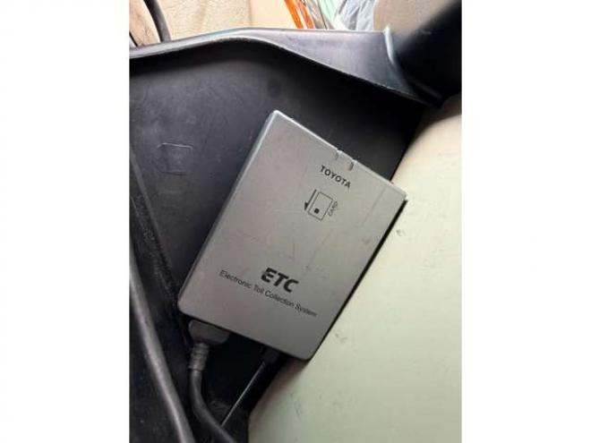 ランドクルーザー100 4.2 VXリミテッド Gセレクション ディーゼルターボ 4WD　ETC　パワステ　電動シート　クルーズコントロール　ABS　シートヒーター　パワーウィンドウ　キーレス　サンルーフ　アルミホイール 4200