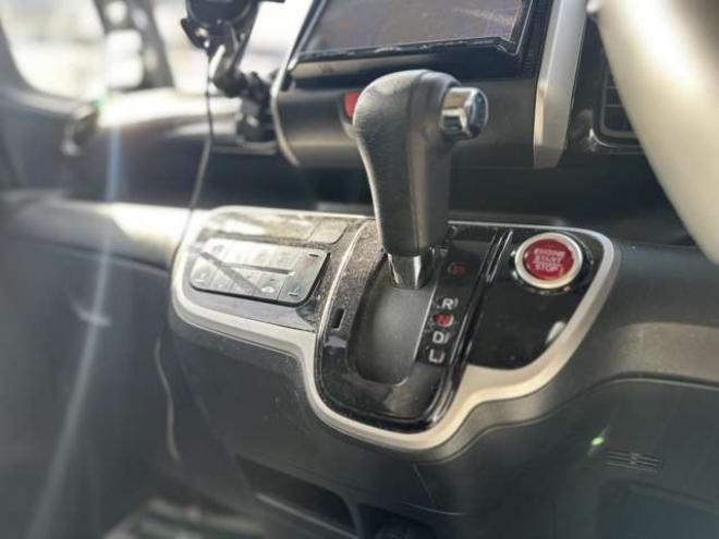 N-BOXカスタムG Lパッケージ 4WD　社外ナビ　左側電動スライドドア　バックカメラ　純正アルミホイール　キーレスエントリー　ABS　パワーウィンドウ　パワステ　盗難防止装置 660