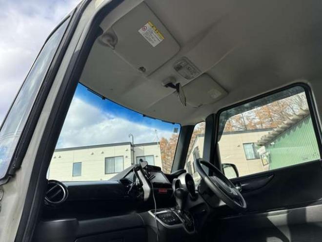 N-BOXカスタムG Lパッケージ 4WD　社外ナビ　左側電動スライドドア　バックカメラ　純正アルミホイール　キーレスエントリー　ABS　パワーウィンドウ　パワステ　盗難防止装置 660