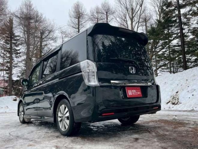 ステップワゴン2.0 スパーダ Z クールスピリット 4WD　純正地デジナビ　エンジンスターター　クルーズコントロール　フリップダウン　ABS　パワステ　パワーウィンドウ　キーレスエントリー　スマートキー　3列シート　両側電動スライドドア　社外アルミ 2000