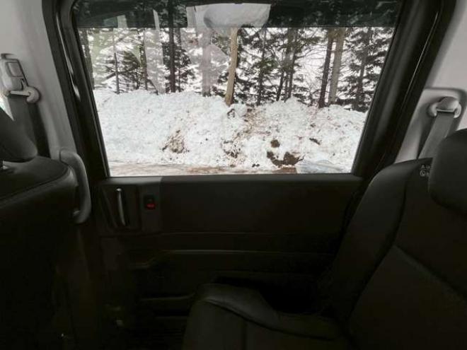 ステップワゴン2.0 スパーダ Z クールスピリット 4WD　純正地デジナビ　エンジンスターター　クルーズコントロール　フリップダウン　ABS　パワステ　パワーウィンドウ　キーレスエントリー　スマートキー　3列シート　両側電動スライドドア　社外アルミ 2000