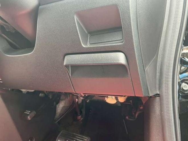 ステップワゴン2.0 スパーダ Z クールスピリット 4WD　純正地デジナビ　エンジンスターター　クルーズコントロール　フリップダウン　ABS　パワステ　パワーウィンドウ　キーレスエントリー　スマートキー　3列シート　両側電動スライドドア　社外アルミ 2000