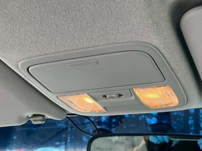 ステップワゴン2.0 スパーダ Z クールスピリット 4WD　純正地デジナビ　エンジンスターター　クルーズコントロール　フリップダウン　ABS　パワステ　パワーウィンドウ　キーレスエントリー　スマートキー　3列シート　両側電動スライドドア　社外アルミ 2000