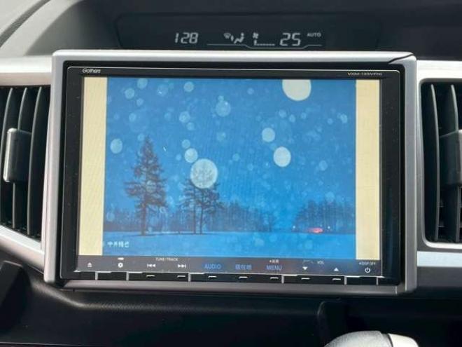 ステップワゴン2.0 スパーダ Z クールスピリット 4WD　純正地デジナビ　エンジンスターター　クルーズコントロール　フリップダウン　ABS　パワステ　パワーウィンドウ　キーレスエントリー　スマートキー　3列シート　両側電動スライドドア　社外アルミ 2000