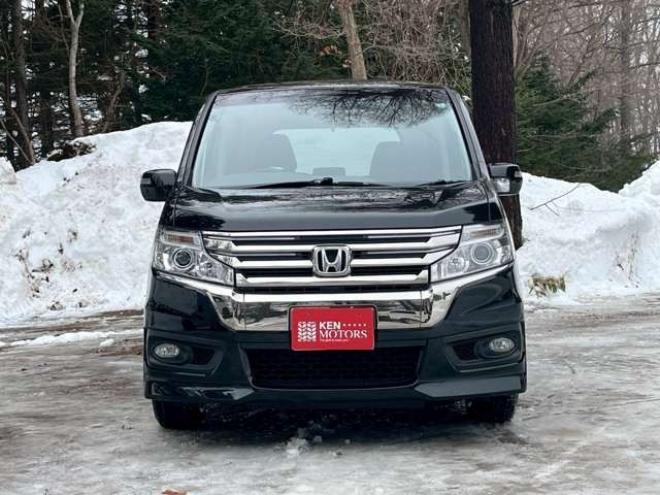 ステップワゴン2.0 スパーダ Z クールスピリット 4WD　純正地デジナビ　エンジンスターター　クルーズコントロール　フリップダウン　ABS　パワステ　パワーウィンドウ　キーレスエントリー　スマートキー　3列シート　両側電動スライドドア　社外アルミ 2000