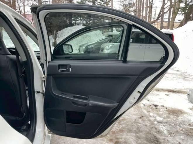 ランサーエボリューション 2.0 GSR X 4WD　ブリッツ車高調　社外マフラー(カキモト)　ローダウン　ETC　ABS　横滑り防止装置　盗難防止装置　エアコン　パワーウィンドウ　パワステ　キーレスエントリー　純正ナビ　社外アルミ 2000