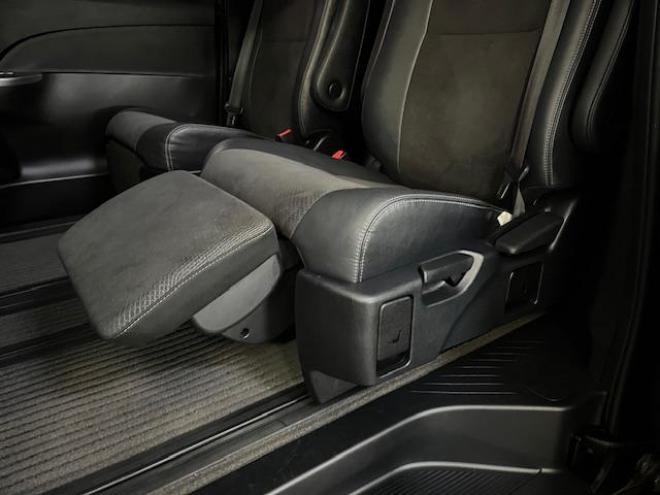 エスティマアエラス　プレミアムエディション　本州仕入　寒冷地仕様　禁煙車　純正リアフリップダウンモニター　両側パワースライドドア　純正１８インチＡＷ　社外１６ＡＷ＋スタッドレスタイヤ付　純正エンジンスターター　前後ドライブレコーダー　ＥＴＣ 4WD 2400 5Dr