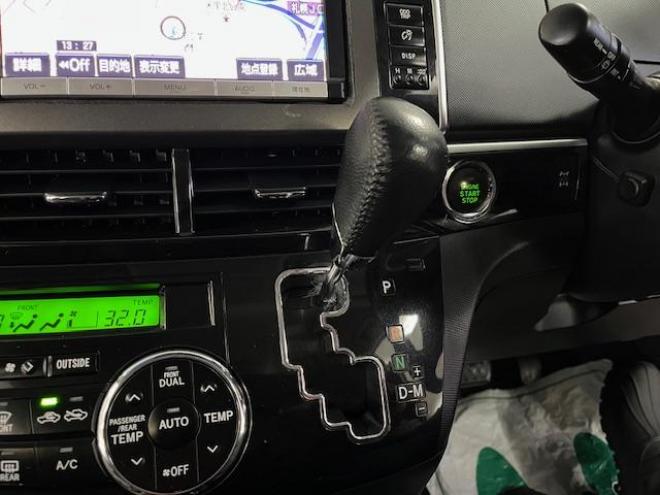 エスティマアエラス　プレミアムエディション　本州仕入　寒冷地仕様　禁煙車　純正リアフリップダウンモニター　両側パワースライドドア　純正１８インチＡＷ　社外１６ＡＷ＋スタッドレスタイヤ付　純正エンジンスターター　前後ドライブレコーダー　ＥＴＣ 4WD 2400 5Dr