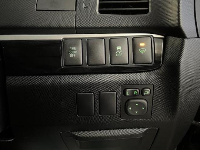 エスティマアエラス　プレミアムエディション　本州仕入　寒冷地仕様　禁煙車　純正リアフリップダウンモニター　両側パワースライドドア　純正１８インチＡＷ　社外１６ＡＷ＋スタッドレスタイヤ付　純正エンジンスターター　前後ドライブレコーダー　ＥＴＣ 4WD 2400 5Dr