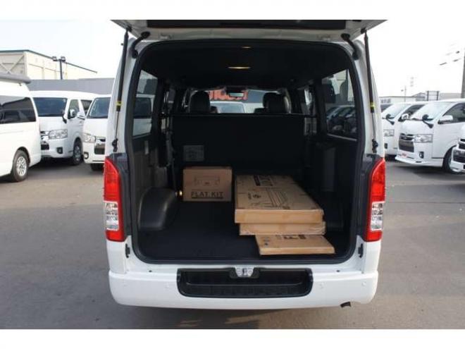 ハイエースバン2.8 スーパーGL ダークプライム S ロングボディ ディーゼルターボ 4WD　ダークプライムS　登録済未使用車　4WD　両側パワースライドドア　デジタルインナーミラー　全方位カメラ　バックカメラ　寒冷地仕様　プッシュスタート　スマートキー　415COBRAフラットベッドキット 登録済未使用車 2800