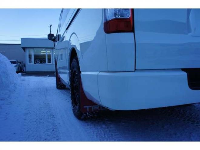 ハイエースバン2.8 DX ロング GLパッケージ ディーゼルターボ 4WD　Bカメラ　TRDフロントスポイラー　マッドフラップ　エセックス16インチアルミ　オープンカントリーRT　LEDヘッドライト　Wエアバッグ　AC100V　8人乗り構造変更済　寒冷地仕様　リアヒーター&エアコン 2800