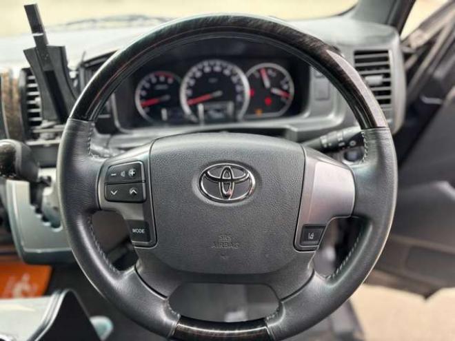 レジアスエース2.8 スーパーGL ダークプライムII ロングボディ ディーゼルターボ 4WD　415COBRA　S-6ボンネット&クリーンルック3Fリップ&ステージ2ルーフスポイラー&バッドラッカーSD-6　17インチAW　ヨコハマPARADA215/60R17　両側パワースライドドア　ETC　社外コンソールBOX 2800