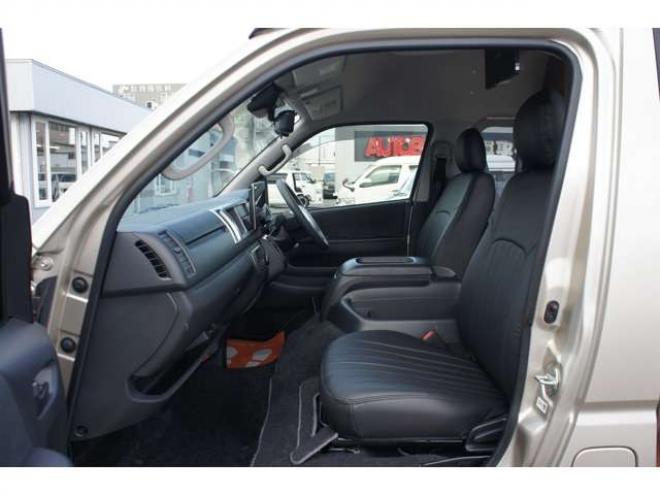 ハイエースバンスーパーロングHR　8人乗りキャンピング4WD　走行充電&外部充電&サブバッテリー　　　&FFヒーター&冷蔵庫&シンク&給排水　アルパインBIG-X&フリップダウン　415COBRAフロントリップ&バッドラッカー17AW　デジタルインナー　全方位カメラ 2700