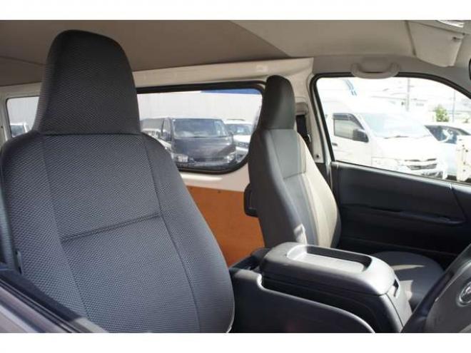 ハイエースバン2.8 DX ロング ディーゼルターボ 4WD　フロントシートセパレート仕様変更済　　　センターコンソール付　415COBRA丸目ライトキット&バッドラッカー16インチAW　415SAFARIフロントスポイラー　TOYOオープンカントリーR/T　電動格納ドアミラー 2800