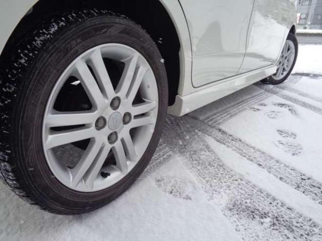 ムーヴカスタム RS SA 4WD　プッシュスタート　スマートキー　純正エンスタ　本革巻きステアリング　電動格納ミラー　フロントフォグ　ETC　横滑り防止　衝突被害軽減　アイドリングストップ　純正ナビ　フルセグTV　HDMI入出力対応　Bluetooth 660