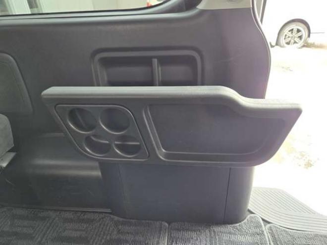 ハイエース2.7 GL ロング ミドルルーフ 4WD　寒冷地仕様　10人乗り　リアヒーター&クーラー　プッシュスタート　スマートキー　横滑り防止　オートライト　バックカメラ　純正ナビ　ワンセグTV　Bluetooth　CD/DVD　FM/AM　電動格納ミラー　ETC 2700