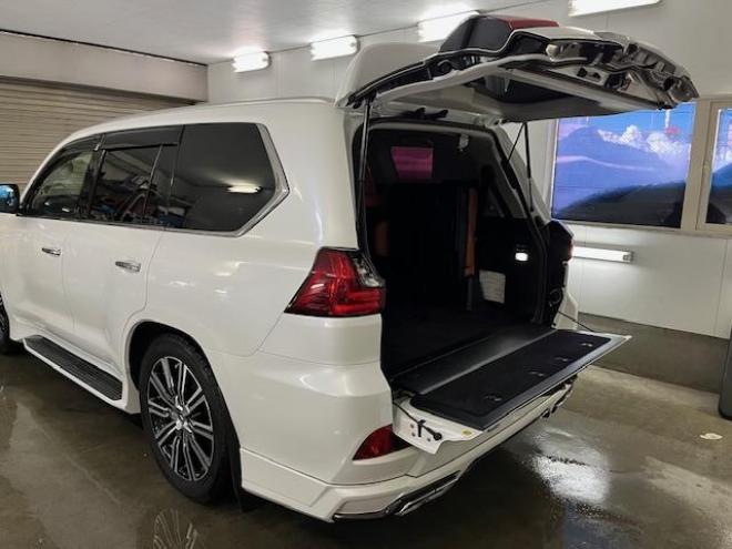 レクサスＬＸ５７０　本州仕入　寒冷地仕様　禁煙車　リアエンターテイメント　純正２１インチＡＷ　社外１８ＡＷ＋スタッドレスタイヤ付　ヘッドアップディスプレイ　全方位パノラミックモニター　ＣＯＯＬＢＯＸ　前後ドラレコ　ＥＴＣ 4WD 5700 5Dr