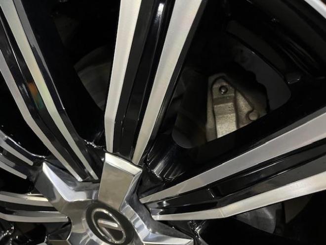 レクサスＬＸ５７０　本州仕入　寒冷地仕様　禁煙車　リアエンターテイメント　純正２１インチＡＷ　社外１８ＡＷ＋スタッドレスタイヤ付　ヘッドアップディスプレイ　全方位パノラミックモニター　ＣＯＯＬＢＯＸ　前後ドラレコ　ＥＴＣ 4WD 5700 5Dr