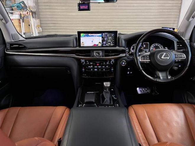 レクサスＬＸ５７０　本州仕入　寒冷地仕様　禁煙車　リアエンターテイメント　純正２１インチＡＷ　社外１８ＡＷ＋スタッドレスタイヤ付　ヘッドアップディスプレイ　全方位パノラミックモニター　ＣＯＯＬＢＯＸ　前後ドラレコ　ＥＴＣ 4WD 5700 5Dr