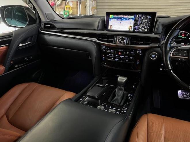 レクサスＬＸ５７０　本州仕入　寒冷地仕様　禁煙車　リアエンターテイメント　純正２１インチＡＷ　社外１８ＡＷ＋スタッドレスタイヤ付　ヘッドアップディスプレイ　全方位パノラミックモニター　ＣＯＯＬＢＯＸ　前後ドラレコ　ＥＴＣ 4WD 5700 5Dr