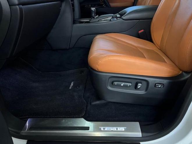 レクサスＬＸ５７０　本州仕入　寒冷地仕様　禁煙車　リアエンターテイメント　純正２１インチＡＷ　社外１８ＡＷ＋スタッドレスタイヤ付　ヘッドアップディスプレイ　全方位パノラミックモニター　ＣＯＯＬＢＯＸ　前後ドラレコ　ＥＴＣ 4WD 5700 5Dr