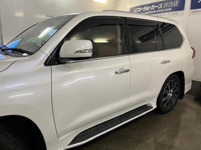 レクサスＬＸ５７０　本州仕入　寒冷地仕様　禁煙車　リアエンターテイメント　純正２１インチＡＷ　社外１８ＡＷ＋スタッドレスタイヤ付　ヘッドアップディスプレイ　全方位パノラミックモニター　ＣＯＯＬＢＯＸ　前後ドラレコ　ＥＴＣ 4WD 5700 5Dr